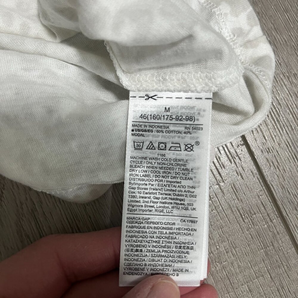 NWT Gap t-shirt top size Medium casual White/Gray Design NWT Size M - Picture 4 of 5